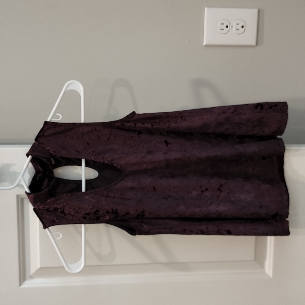 Crave Fame Almost Famous Sleeveless Velvet Dressy Top. Size XS